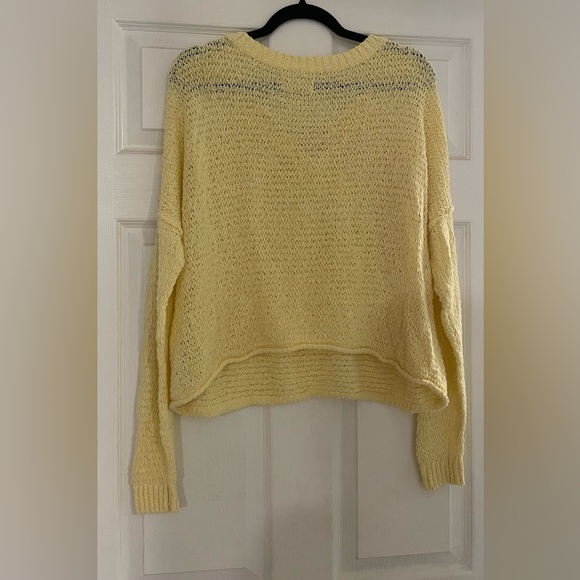 Yellow Coverup-Sweater Hollister size Large - Picture 2 of 3